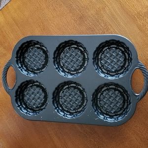 Nordicware Shortcake basket pan